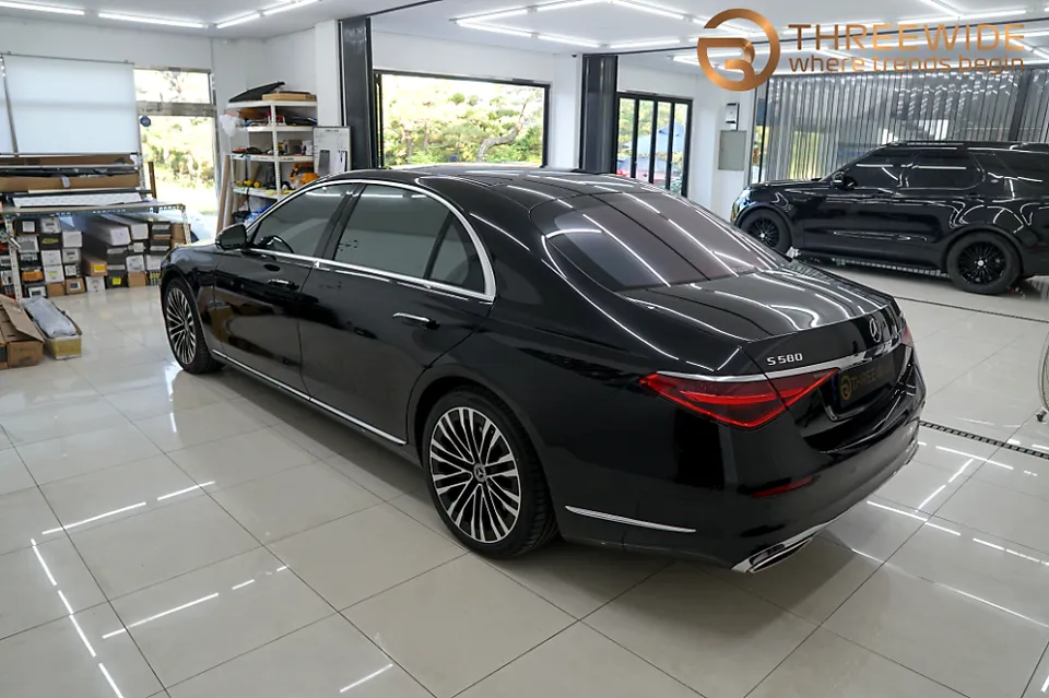 Mercedes-Benz S580のカーラッピング事例｜クロームブラックアウト 施工写真 1-2