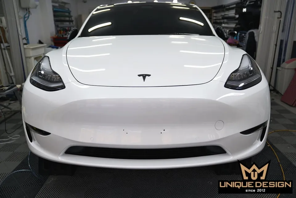 Tesla Model Yのカーラッピング事例｜費用目安・仕上がり 施工写真 3-1
