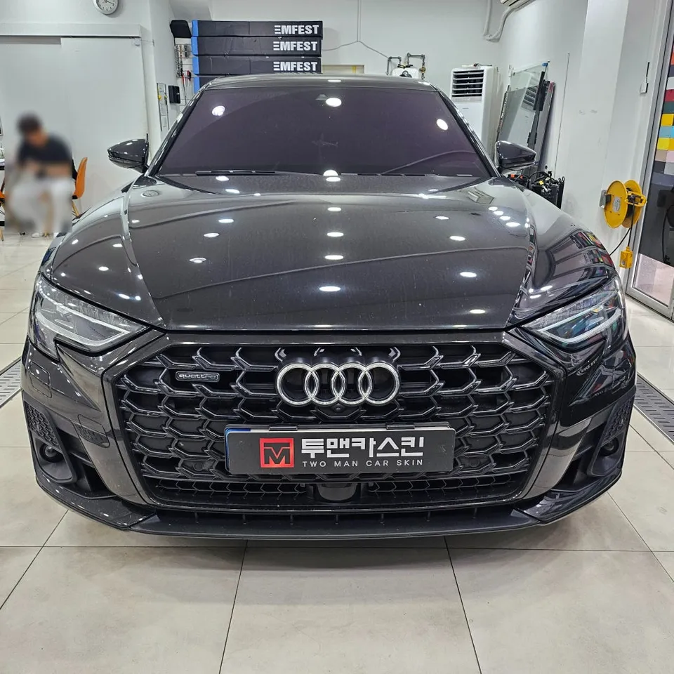 Audi A8のカーラッピング事例 施工写真 2
