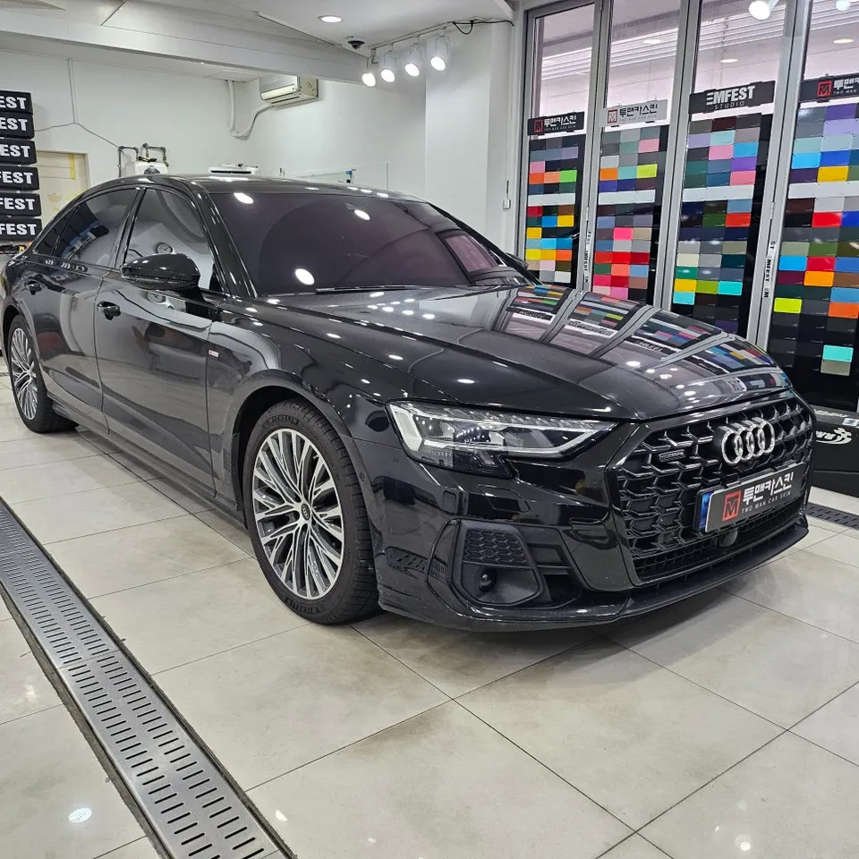 Audi A8のカーラッピング事例 施工写真 3