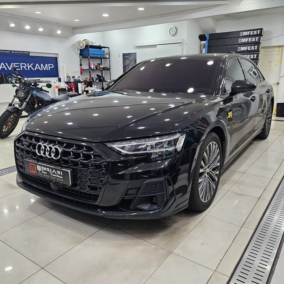 Audi A8のカーラッピング事例 施工写真 4