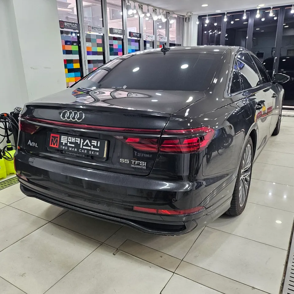 Audi A8のカーラッピング事例 施工写真 6