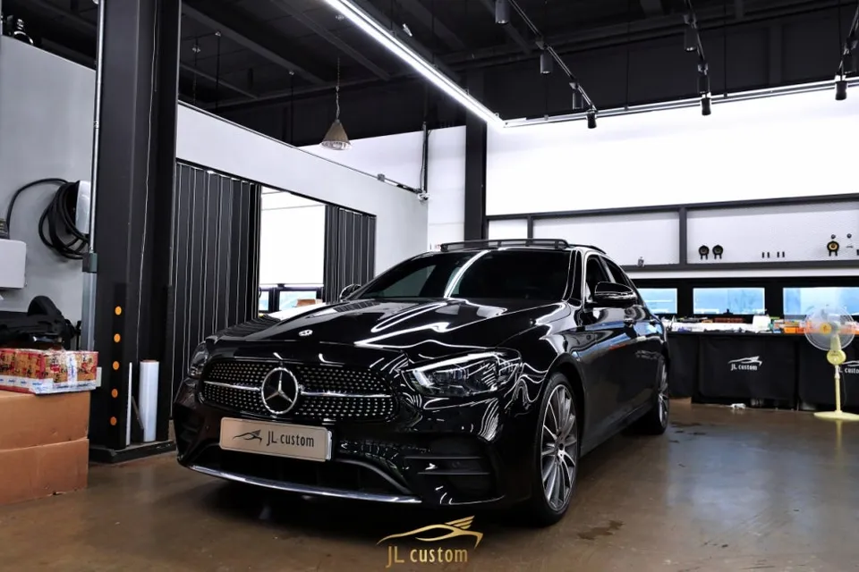 Mercedes-Benz E-Class ambient lighting installation result
