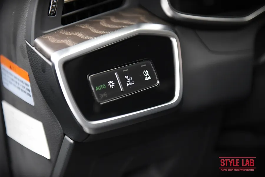 Audi A6の室内PPF施工事例|傷・汚れ防止 施工写真 3-1