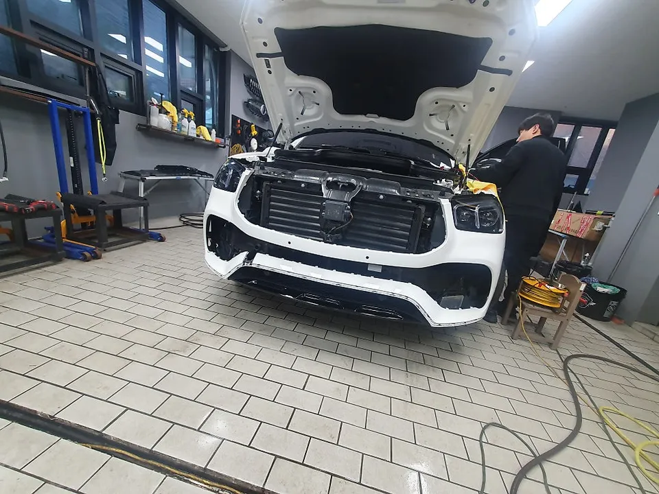 Mercedes-Benz GLEのPPF施工事例｜ブラック化と保護 施工写真 3-1
