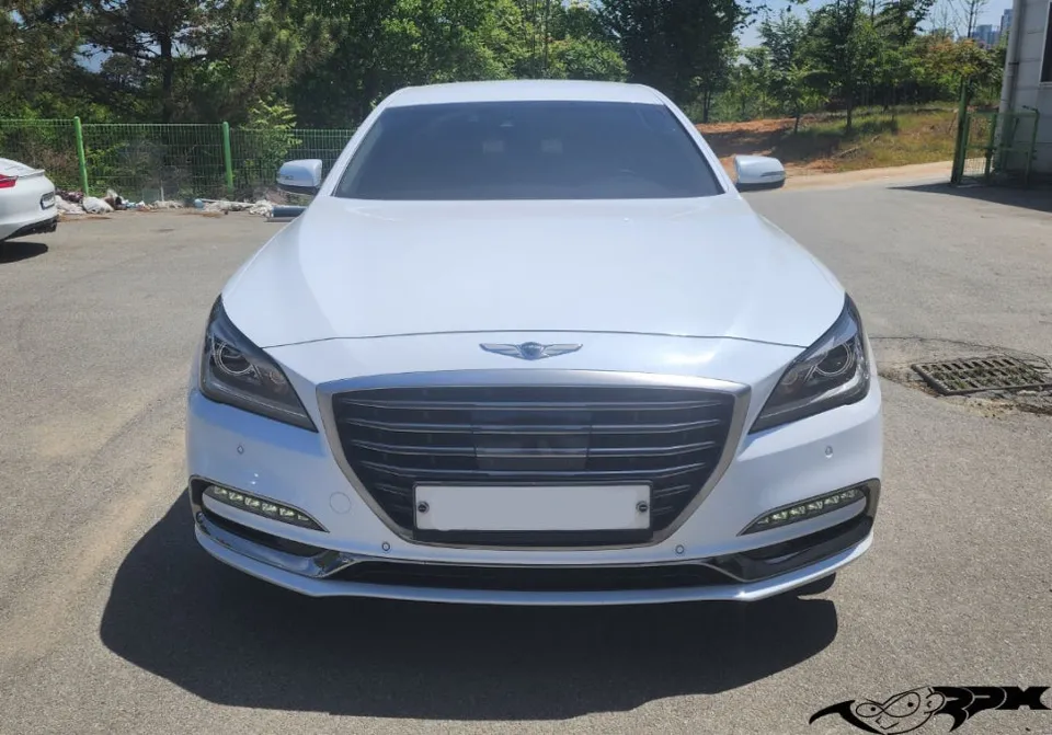 Genesis G80のカーラッピング事例：光沢ブラックで高級感をプラス 施工写真 2