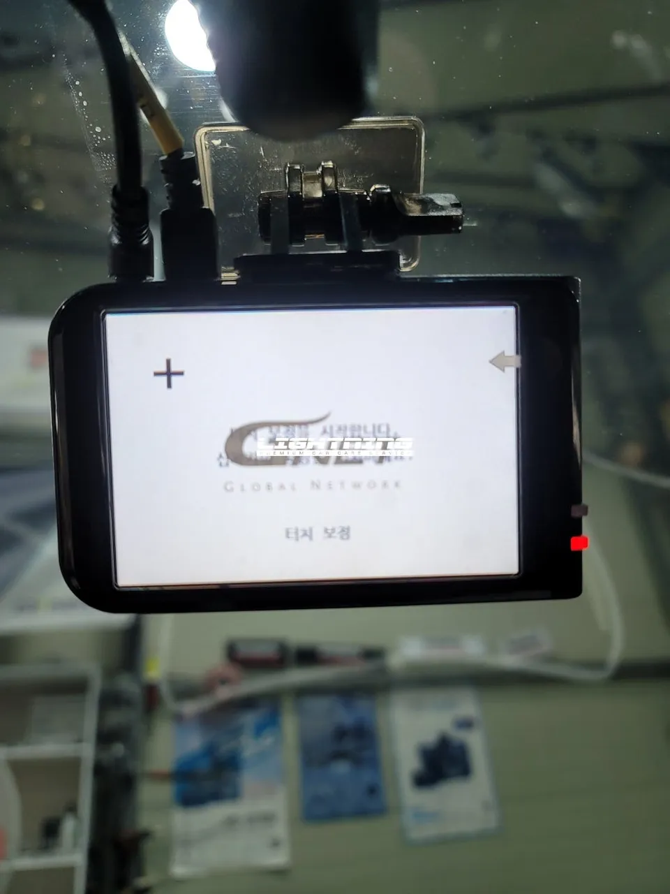 Genesis Genesis Coupeのドライブレコーダー取付事例 施工写真 4-2