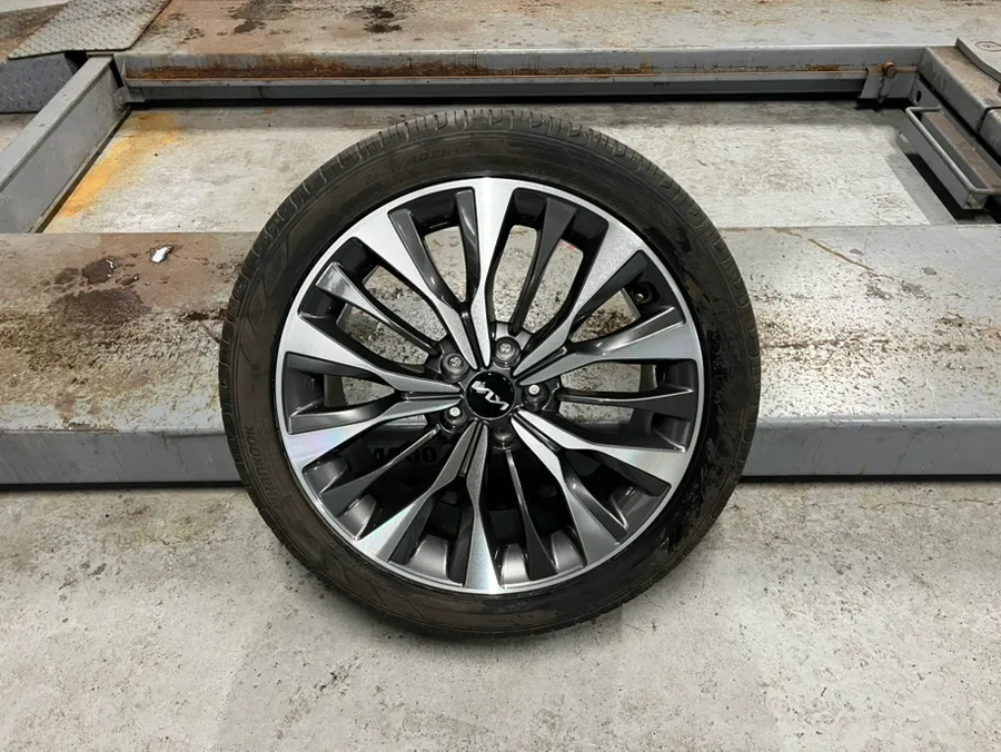 Kia K8 Wheel Repair & Painting Review - Flawless Finish After