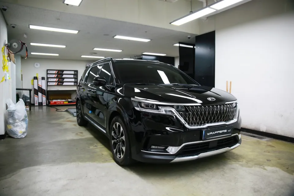 Kia Carnivalのカーフィルム施工事例｜断熱・スモーク効果 施工写真 3
