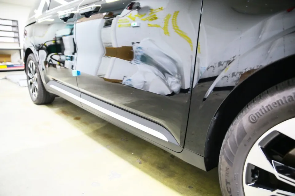 Kia Carnivalのカーフィルム施工事例｜断熱・スモーク効果 施工写真 5