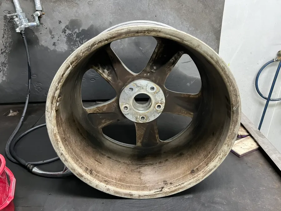 Porsche Cayenneのホイールリペア・塗装事例 施工写真 4-1