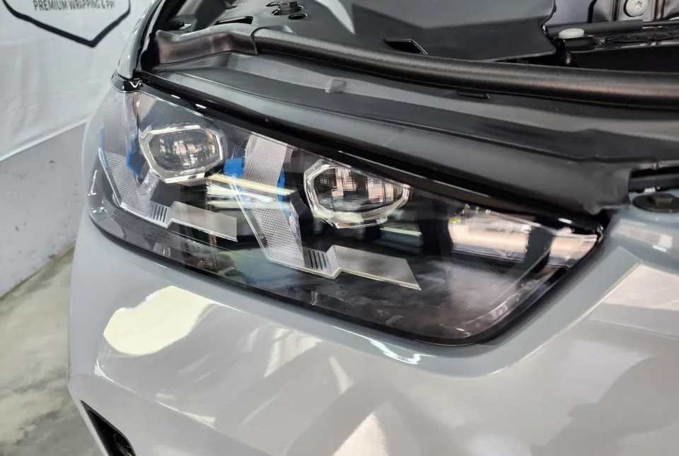 BMW X5のPPF施工事例|ライト・ピラー保護 施工写真 3-1