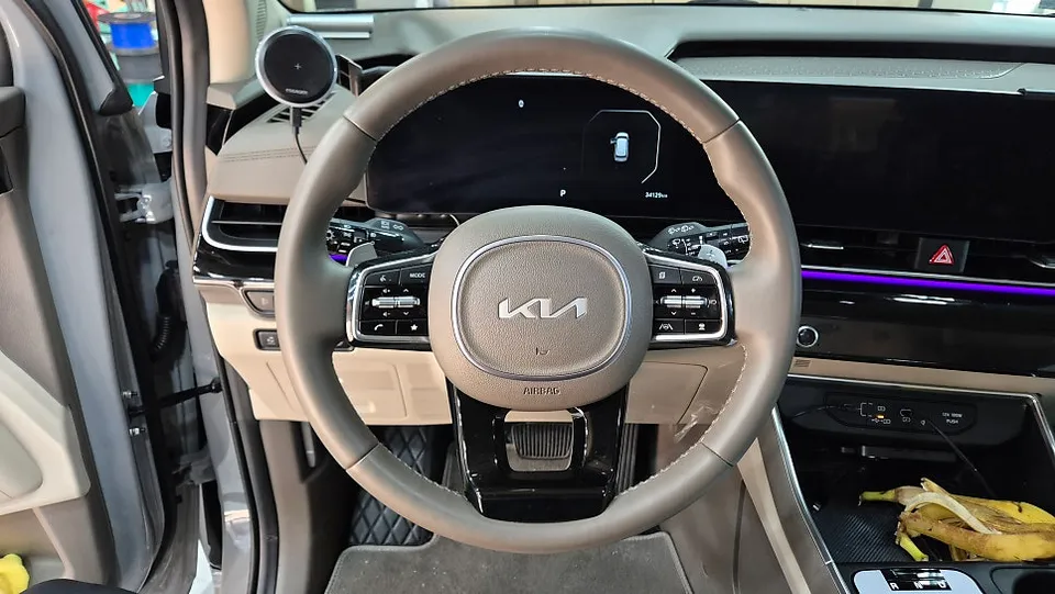 Kia Carnival KA4 steering wheel - Kia Carnival KA4 Steering Wheel Customization Review photo 3