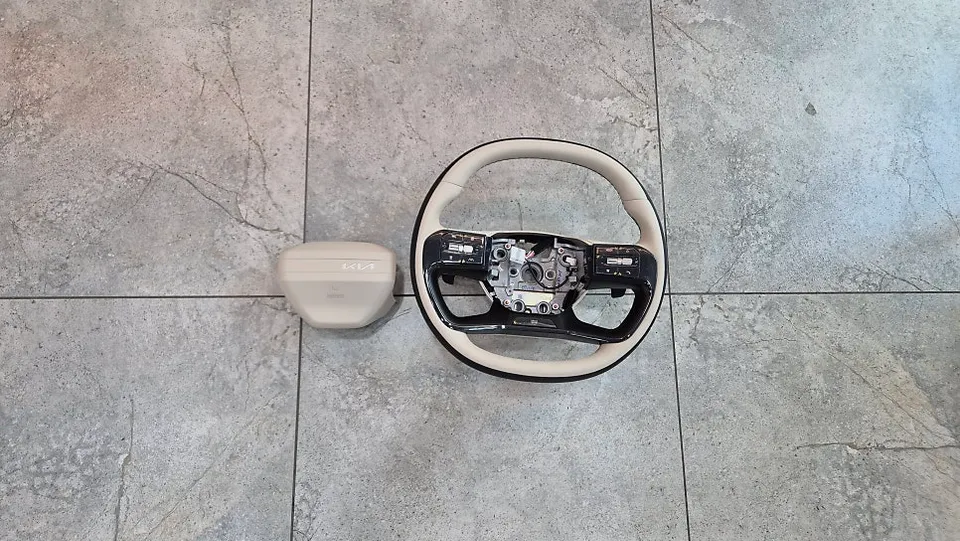 Kia Carnival KA4 steering wheel - Kia Carnival KA4 Steering Wheel Customization Review photo 4