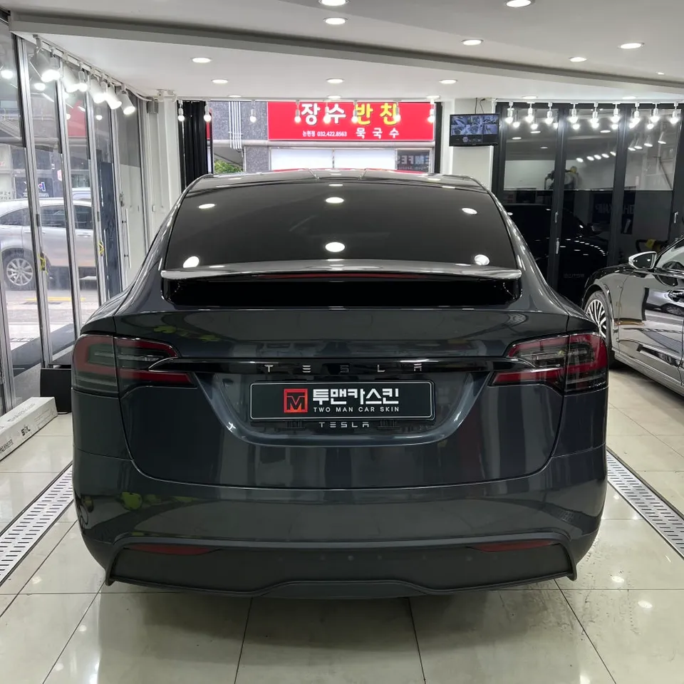 Tesla Model Xのカーラッピング事例｜費用目安・仕上がり 施工写真 2-1