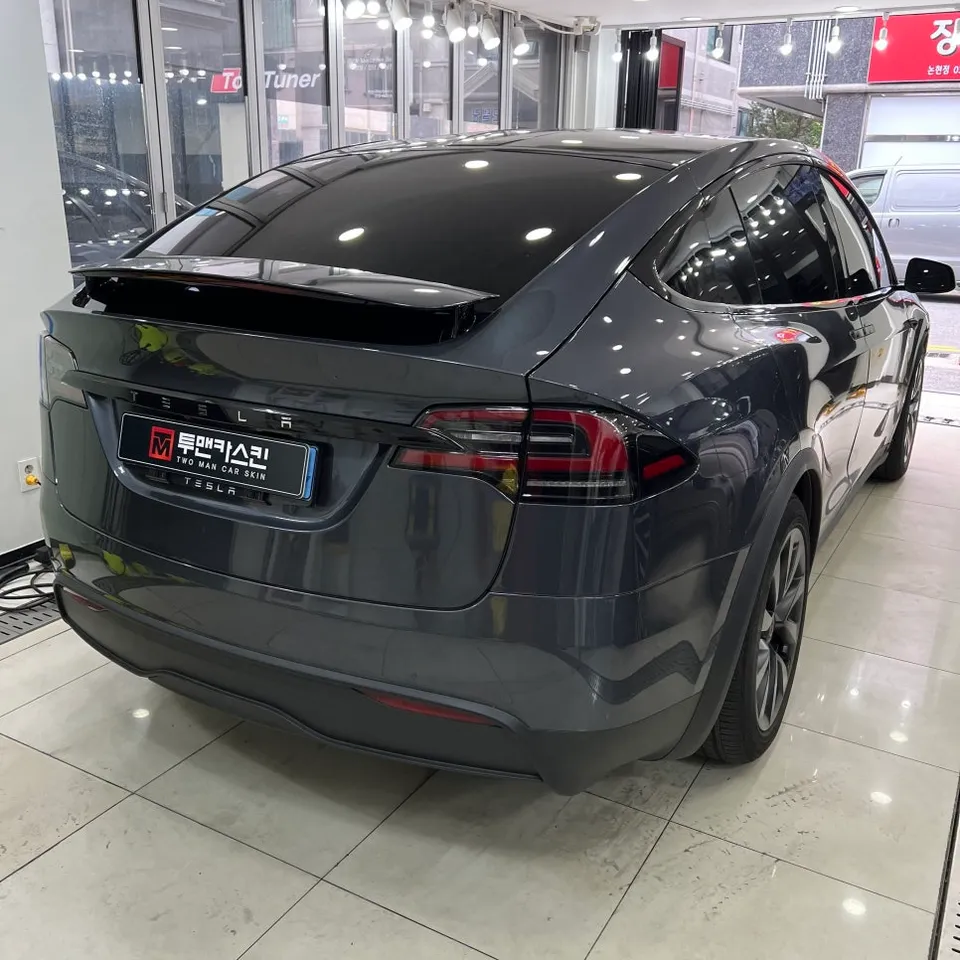 Tesla Model Xのカーラッピング事例｜費用目安・仕上がり 施工写真 3-1