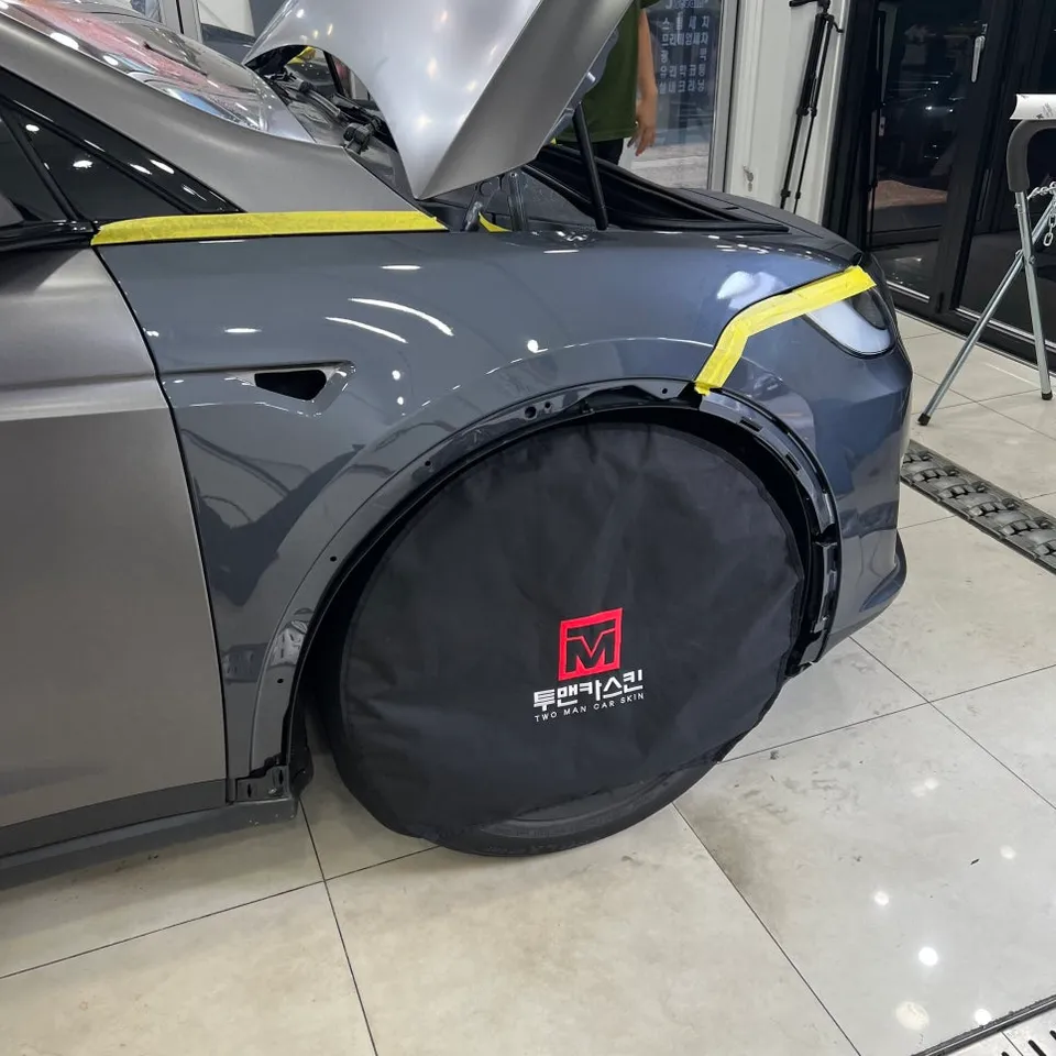 Tesla Model Xのカーラッピング事例｜費用目安・仕上がり 施工写真 2-3