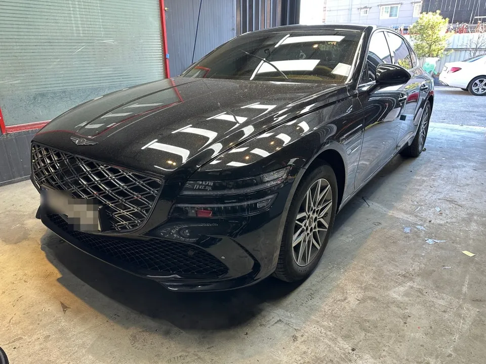 Genesis G80 interior customization installation result