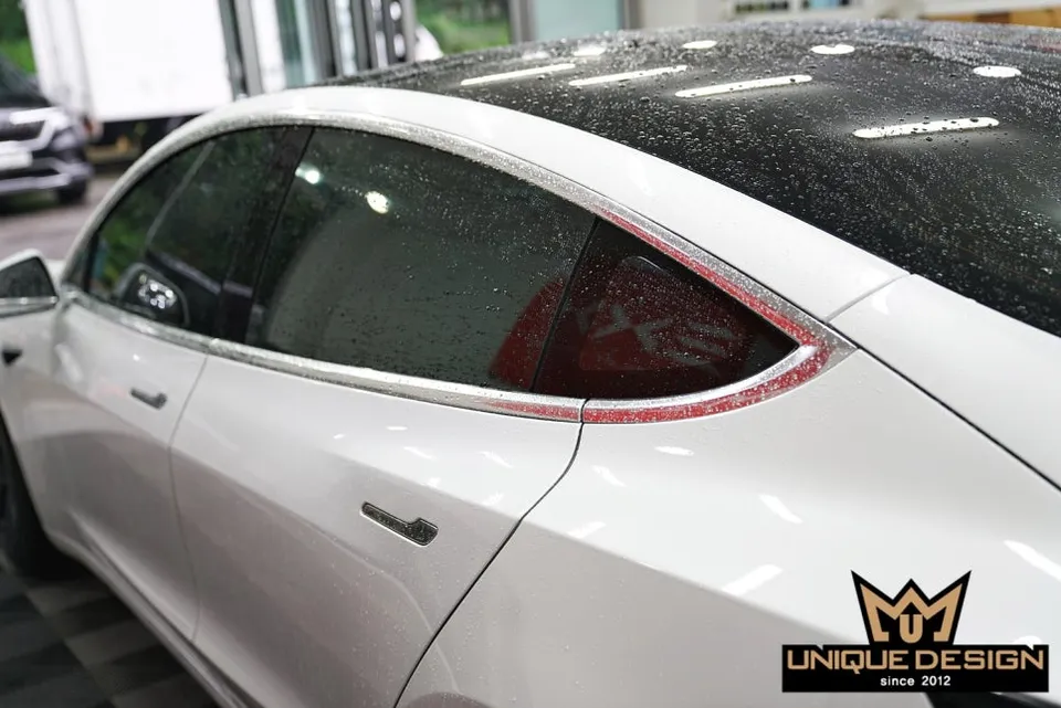 Tesla Model 3のカーラッピング事例｜クロームパーツの印象変更 施工写真 3-2