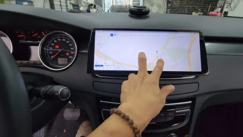 Peugeot 508のAndroid Auto・CarPlay取付事例 施工写真 1-2