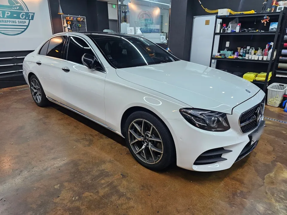 Mercedes-Benz Eクラスのカーラッピング事例｜費用目安・仕上がり 施工写真 1-3