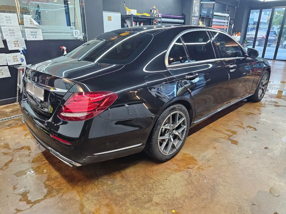 Mercedes-Benz Eクラスのカーラッピング事例｜費用目安・仕上がり 施工写真 3-3