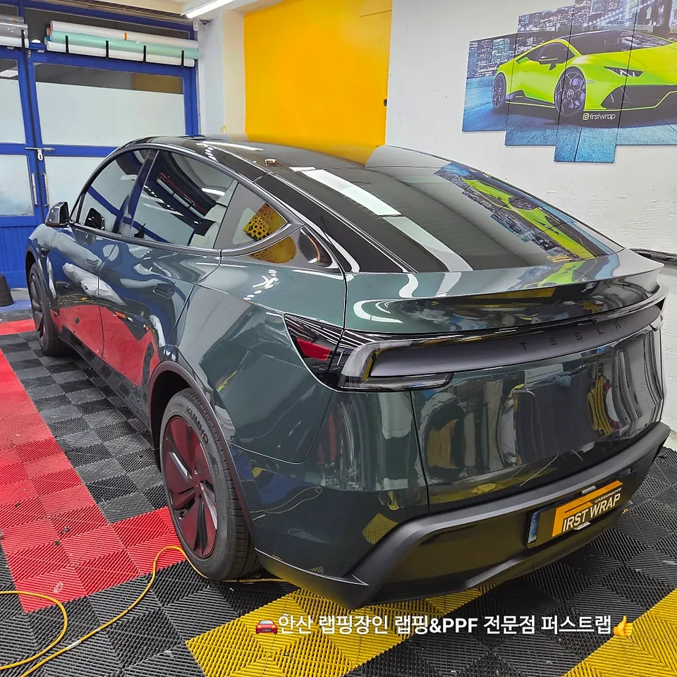 Tesla Model 3のカーラッピング事例|費用目安・仕上がり 施工写真 2-1