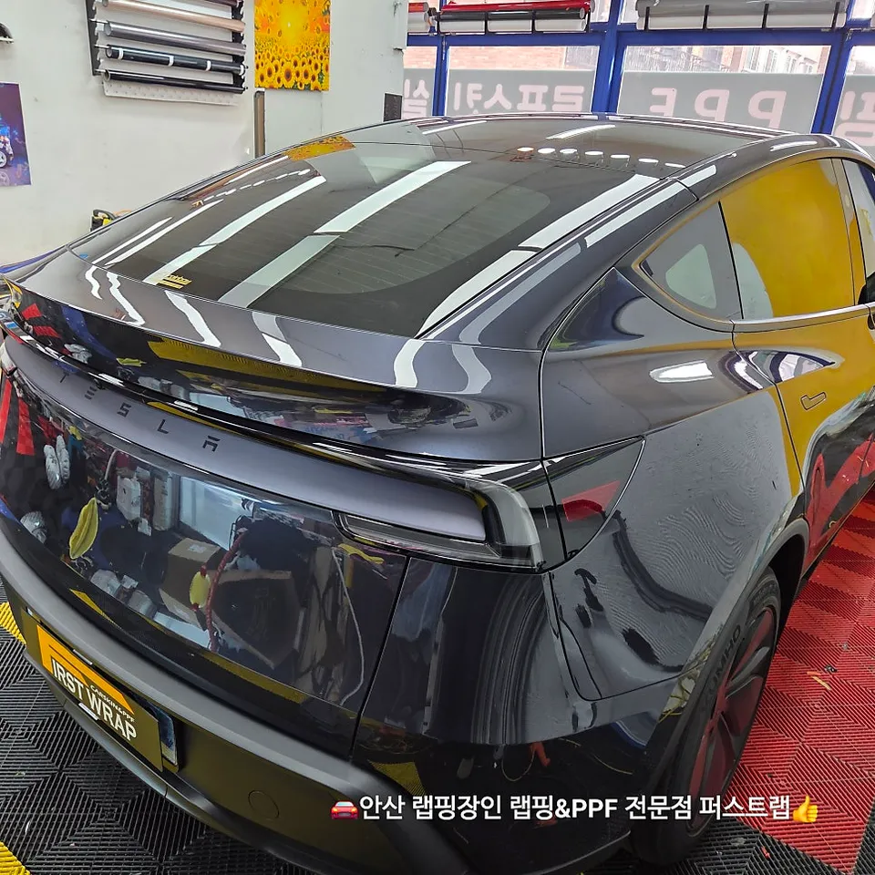 Tesla Model 3のカーラッピング事例|費用目安・仕上がり 施工写真 3-1