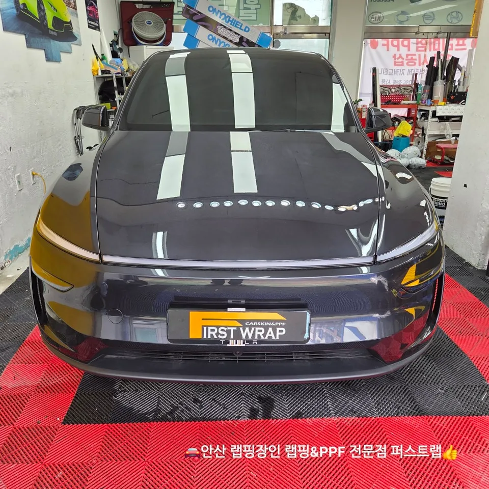 Tesla Model 3のカーラッピング事例|費用目安・仕上がり 施工写真 1-3