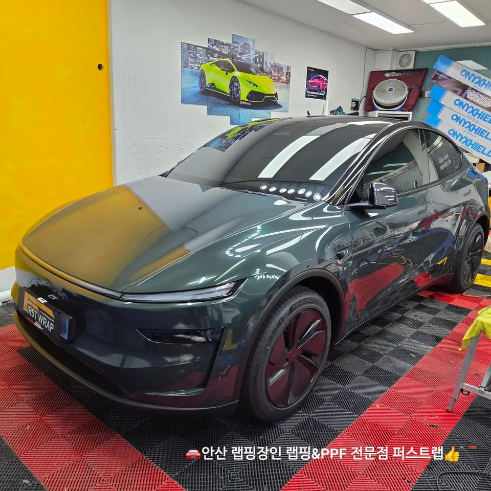 Tesla Model 3のカーラッピング事例|費用目安・仕上がり 施工写真 2-3