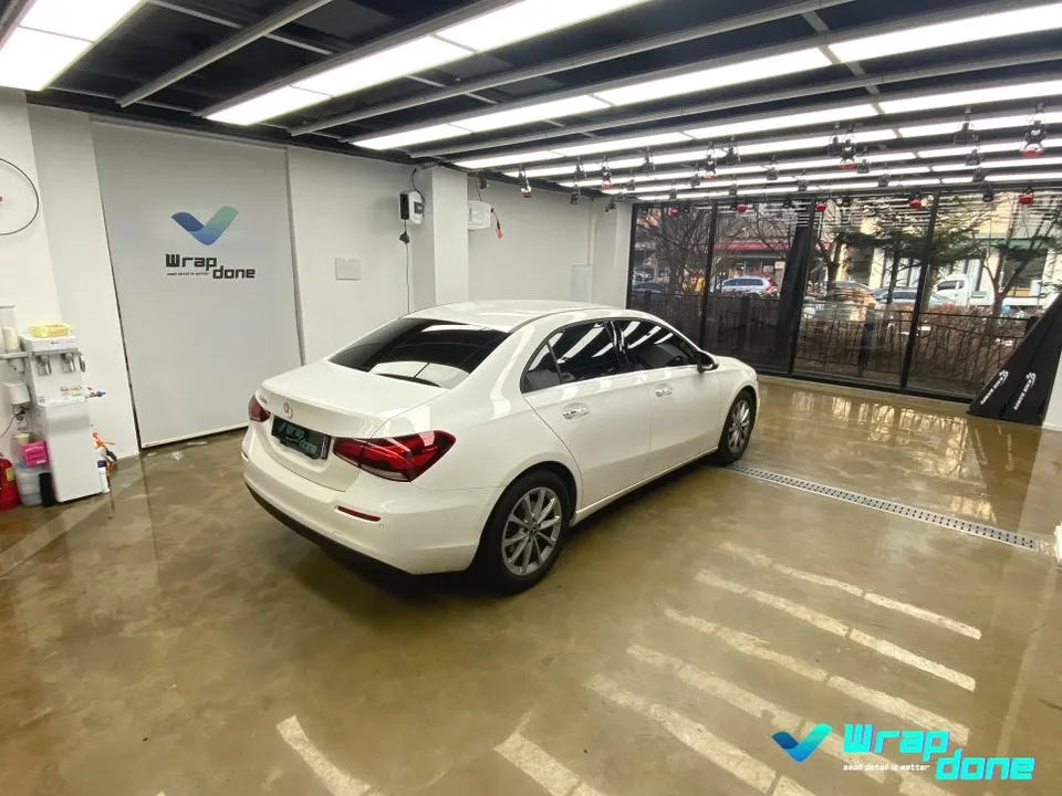 Mercedes-Benz Aクラスのカーラッピング事例｜費用目安・仕上がり 施工写真 2-1