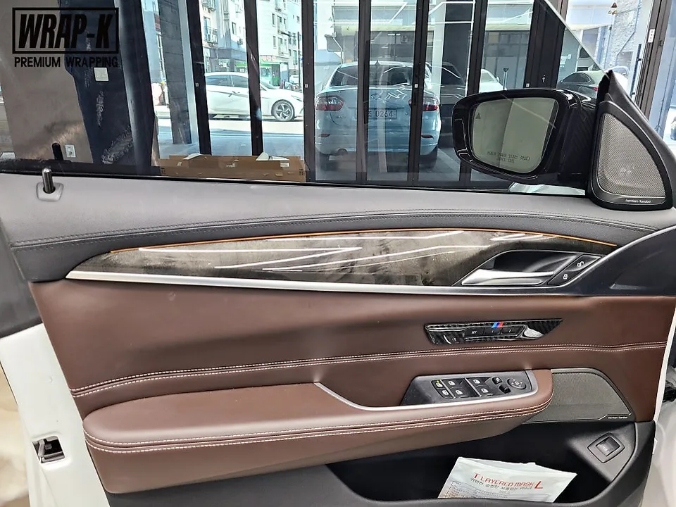 BMW 6 Series GTのカーラッピング事例|高級感ある仕上がり 施工写真 2-1