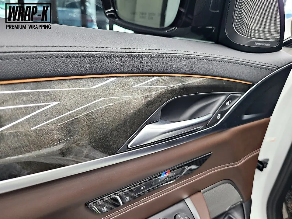BMW 6 Series GTのカーラッピング事例|高級感ある仕上がり 施工写真 1-2