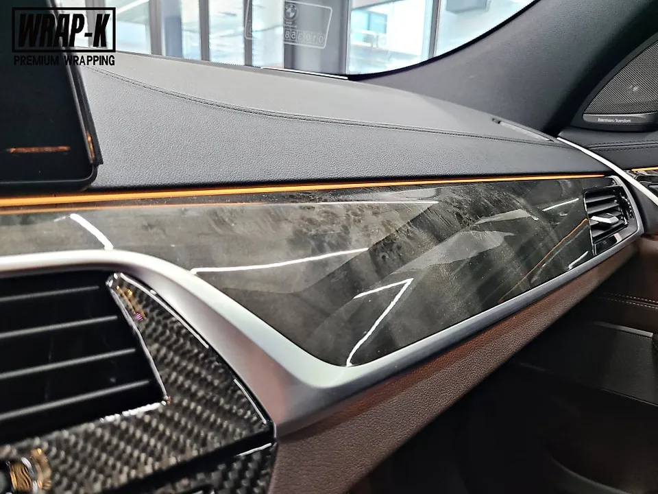 BMW 6 Series GTのカーラッピング事例|高級感ある仕上がり 施工写真 1-3