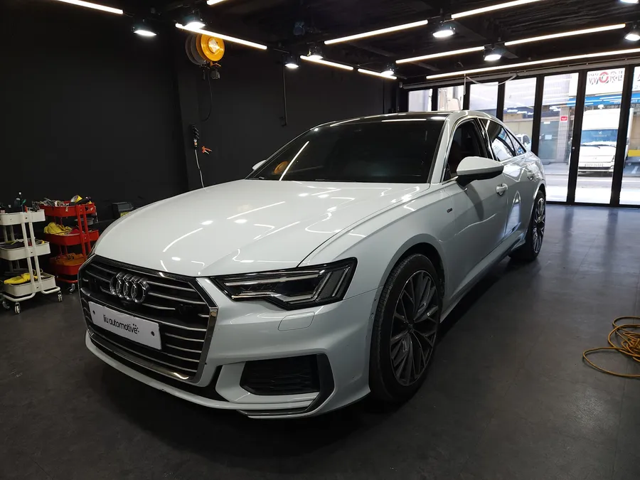 Audi A6のグリル・ディフューザー交換事例|ブラックカスタム 施工写真 2-1