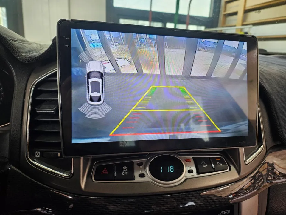 Chevrolet CaptivaのAndroid Auto・CarPlay取付事例 施工写真 3-2
