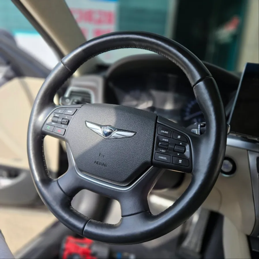 Genesis G80 steering wheel - Genesis G80 Steering Wheel Customization Review photo 3