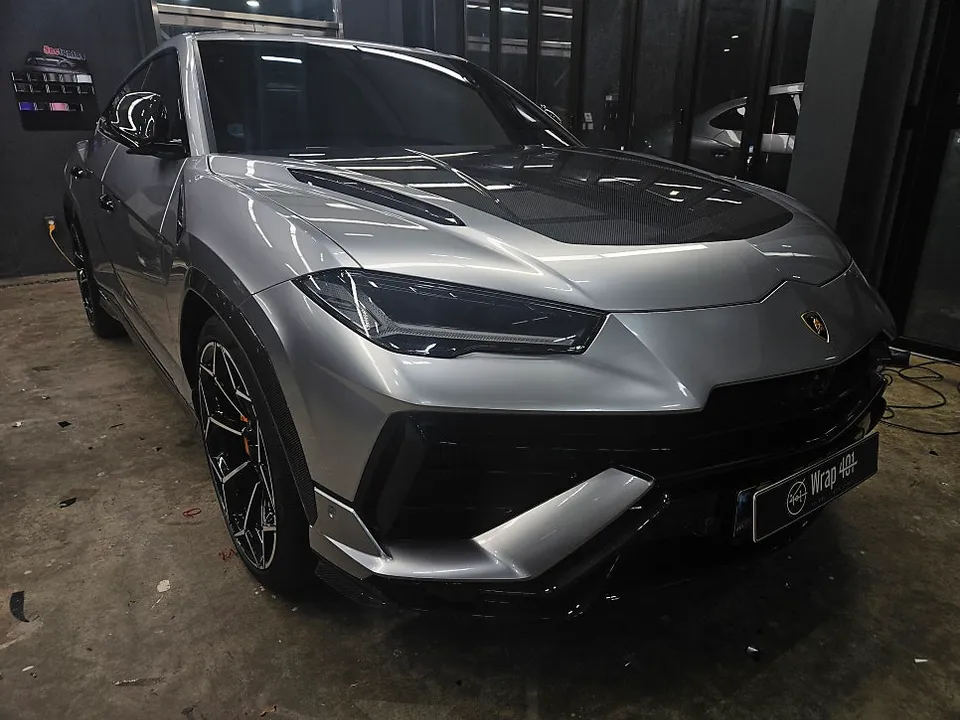 Lamborghini Urus GTシルバーラッピング事例|費用目安・仕上がり 施工写真 2-2