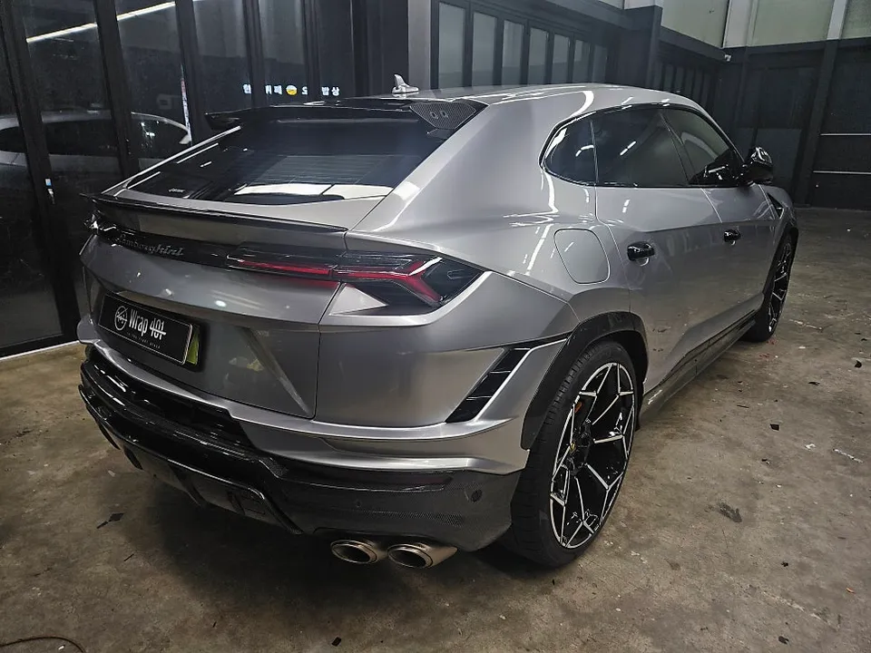 Lamborghini Urus GTシルバーラッピング事例|費用目安・仕上がり 施工写真 4-2