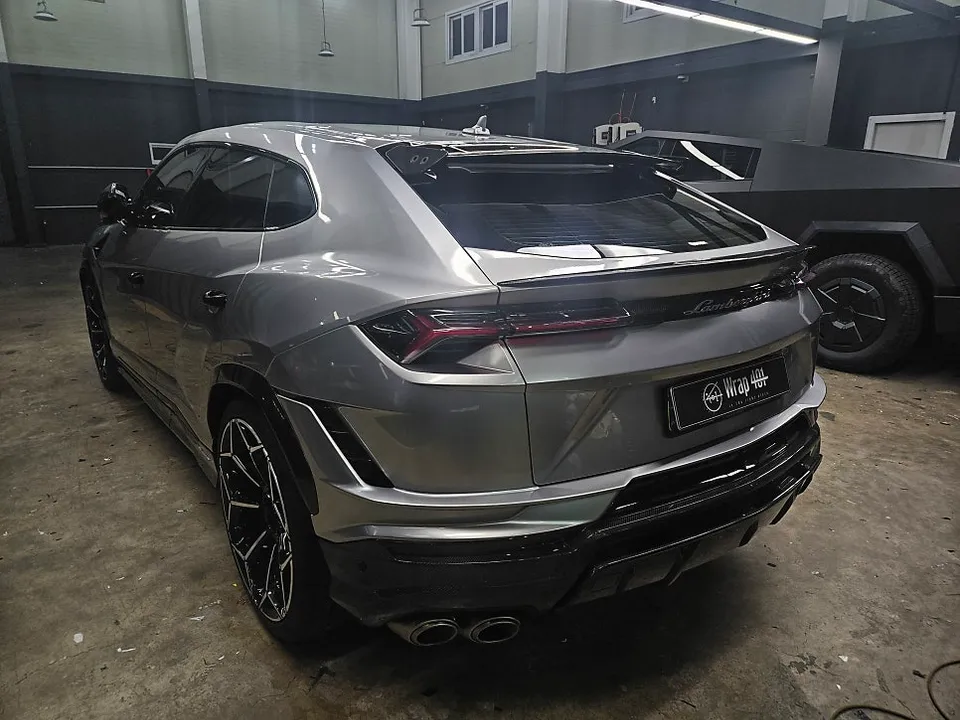 Lamborghini Urus GTシルバーラッピング事例|費用目安・仕上がり 施工写真 1-3