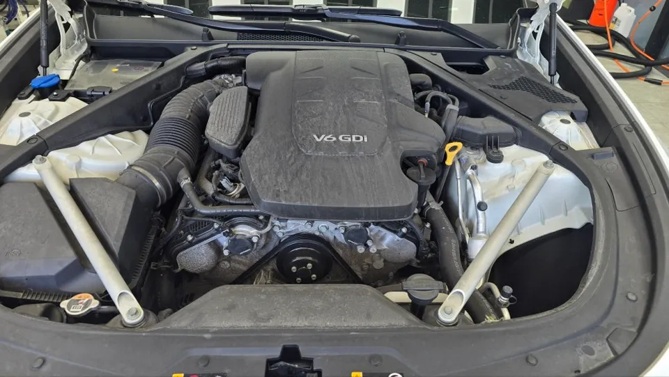 Kia K900のガラスコーティング事例 施工写真 3-1