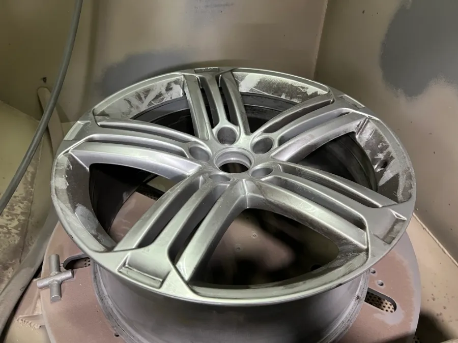 Volkswagen Sciroccoのホイールリペア・塗装事例 施工写真 4-2