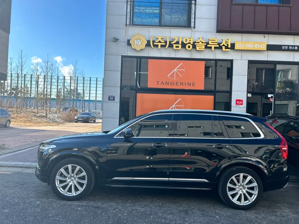 Volvo XC90のカーラッピング事例|3Mサテンサイケデリック 施工写真 1-2