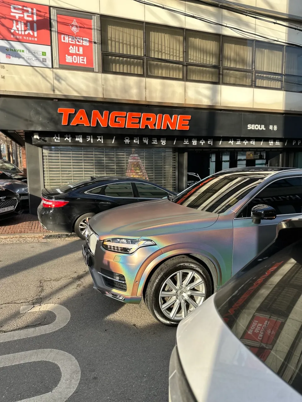 Volvo XC90のカーラッピング事例|3Mサテンサイケデリック 施工写真 3-3