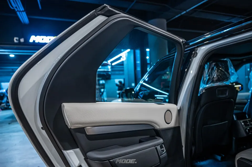 Land Rover Discoveryのカーフィルム施工事例|費用目安・仕上がり 施工写真 3-1
