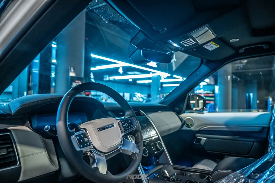 Land Rover Discoveryのカーフィルム施工事例|費用目安・仕上がり 施工写真 1-2