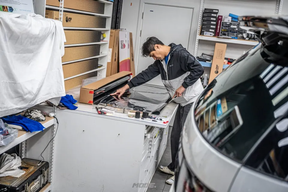 Land Rover Discoveryのカーフィルム施工事例|費用目安・仕上がり 施工写真 2-2