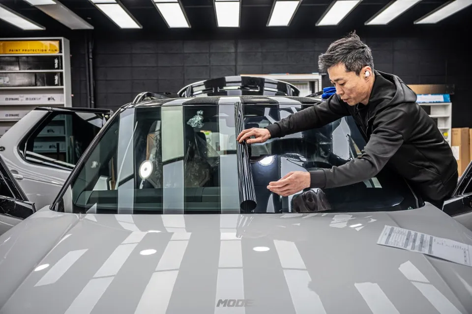 Land Rover Discoveryのカーフィルム施工事例|費用目安・仕上がり 施工写真 1-3