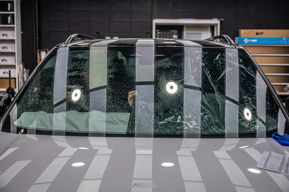 Land Rover Discoveryのカーフィルム施工事例|費用目安・仕上がり 施工写真 3-3