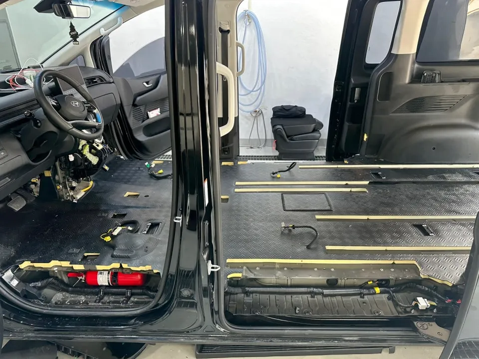 Kia CarnivalのPPF施工事例 施工写真 2-2